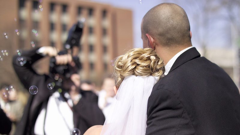 7 причин воспользоваться услугами свадебного фотографа - фото 3