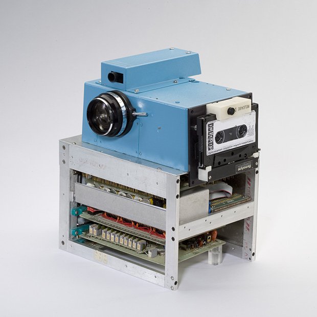 Первый цифровой фотоаппарат kodak, 1975 год - История фотографии